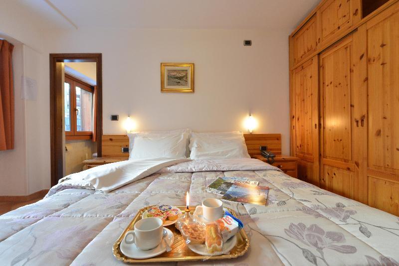 Hotel & Ristorante Serenella Breuil-Cervinia Exterior foto